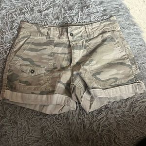 Green camo Time and Tru shorts, size 6